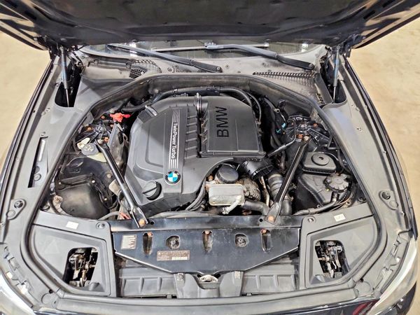 2015 BMW 535 xDrive — Engine bay