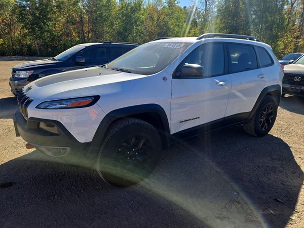 2015 JEEP CHEROKEE Trailhawk — Front 3/4