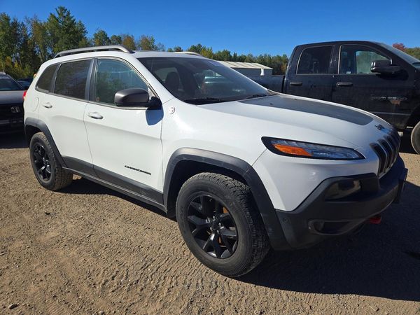 2015 JEEP CHEROKEE Trailhawk — Passenger 3/4