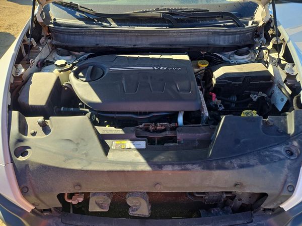 2015 JEEP CHEROKEE Trailhawk — Engine bay