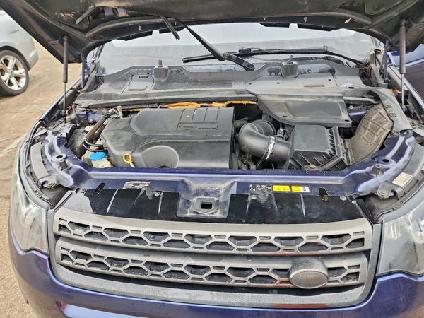 2019 LAND ROVER DISCOVERY SPORT SE — Engine bay
