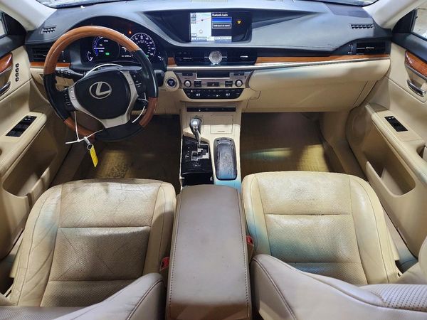 2014 LEXUS ES 300h — CKPT