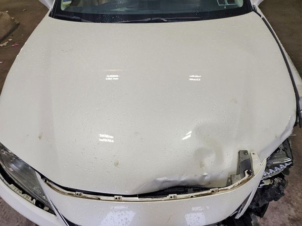 2014 LEXUS ES 300h — Engine bay