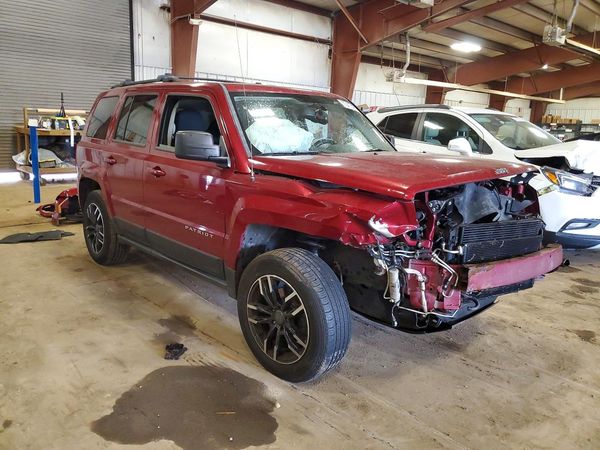 2014 JEEP PATRIOT Latitude — Passenger 3/4
