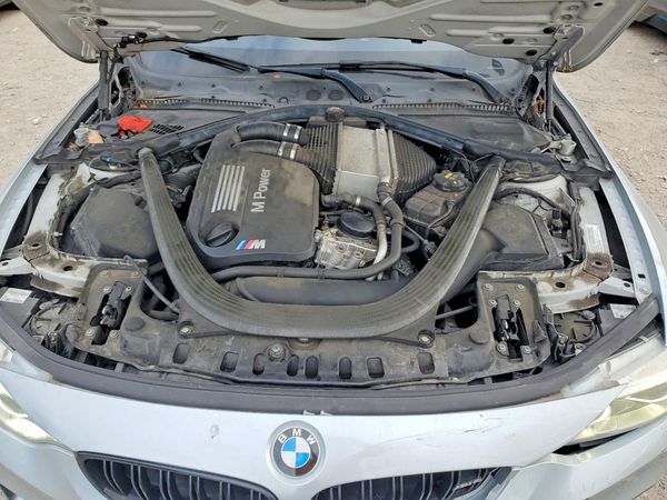 2015 BMW M4 — Engine bay