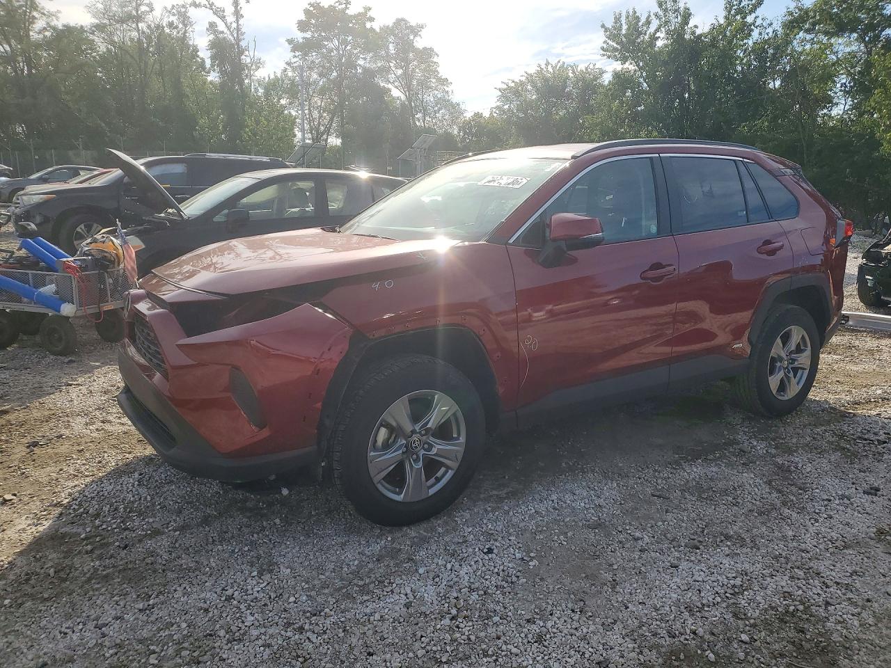 2025 TOYOTA RAV4 XLE — Front 3/4