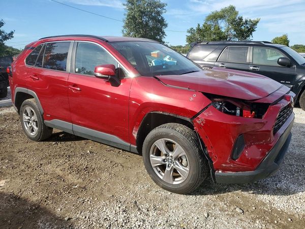2025 TOYOTA RAV4 XLE — Passenger 3/4