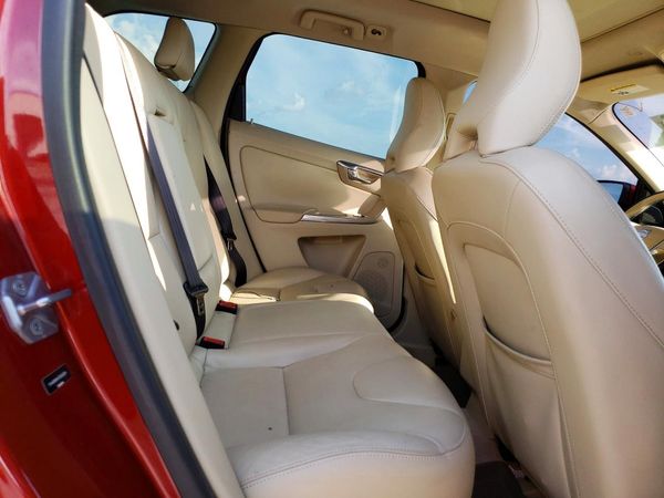 2015 VOLVO XC60 Premier (non R design) — PSRS