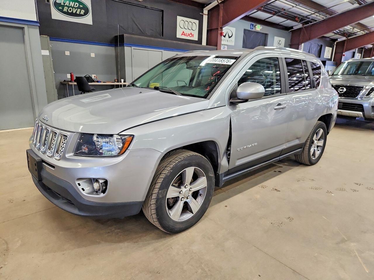 2016 JEEP COMPASS Latitude — Front 3/4