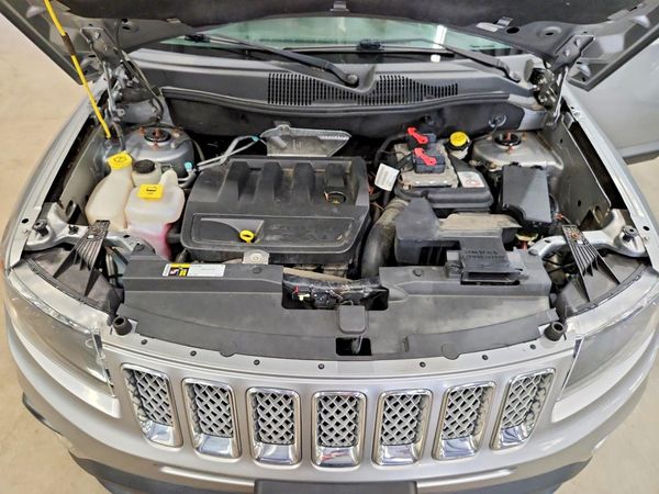 2016 JEEP COMPASS Latitude — Engine bay