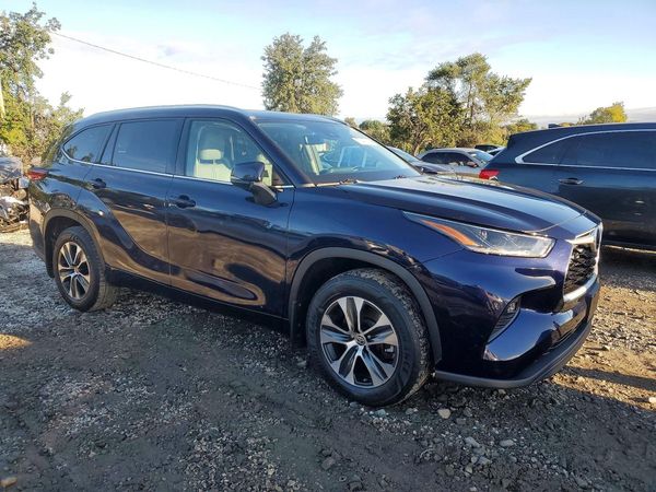 2021 TOYOTA HIGHLANDER XLE — Passenger 3/4