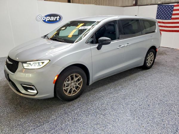 2026 CHRYSLER PACIFICA Select — Front 3/4