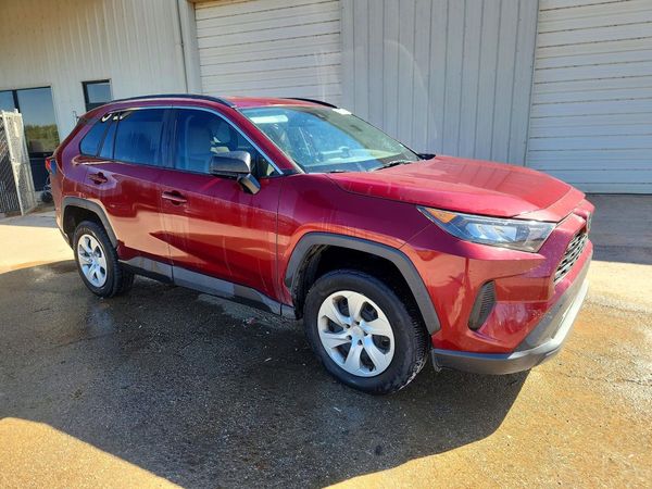 2019 TOYOTA RAV4 LE — Passenger 3/4