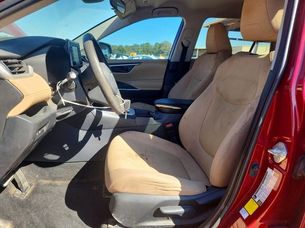 2019 TOYOTA RAV4 LE — DENT