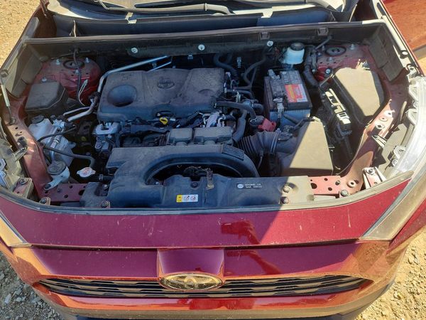 2019 TOYOTA RAV4 LE — Engine bay