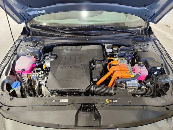 2025 HYUNDAI ELANTRA Blue, SEL Sport — Engine bay