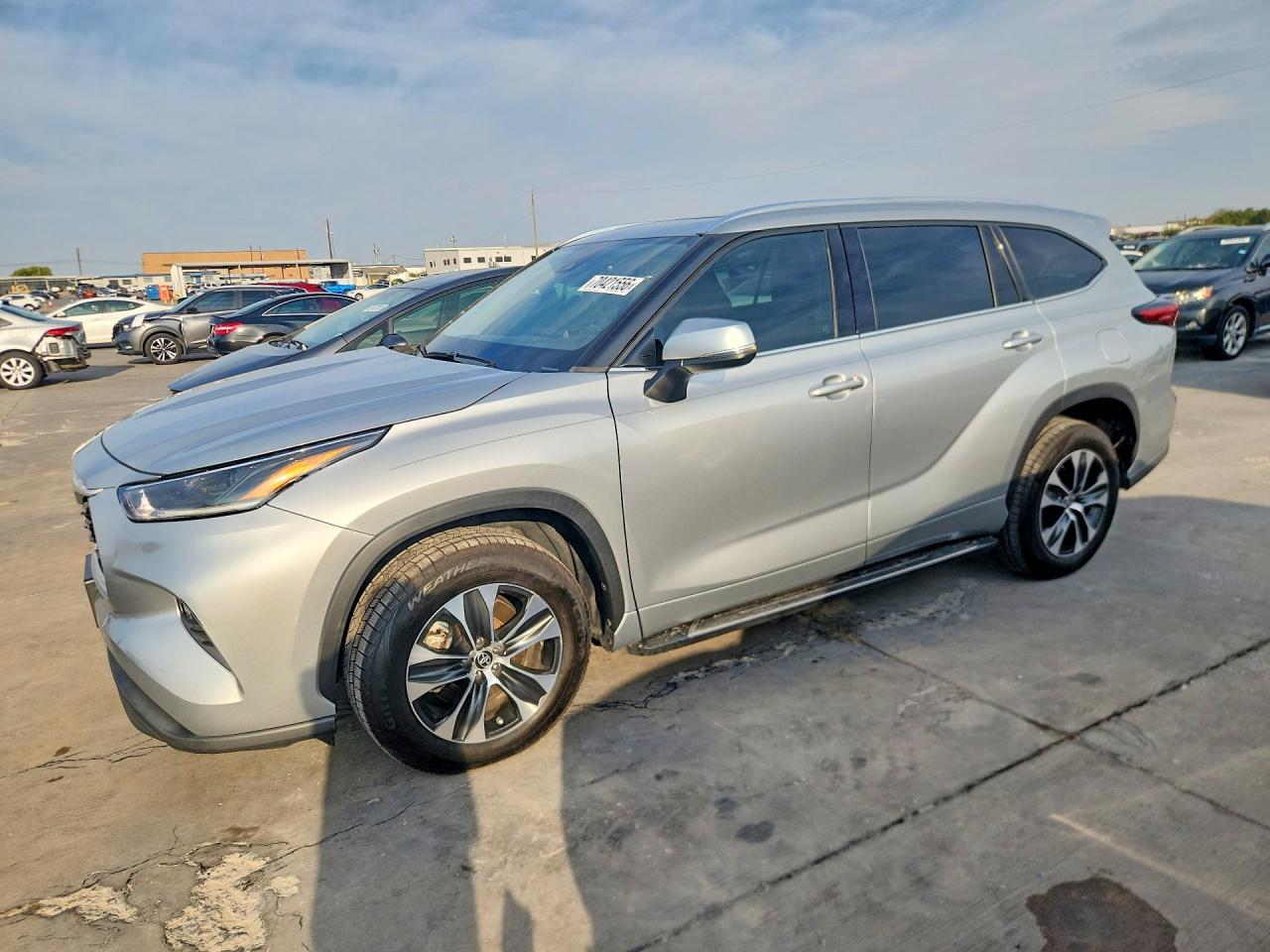 2021 TOYOTA HIGHLANDER XLE — Front 3/4