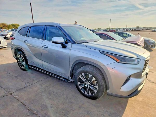 2021 TOYOTA HIGHLANDER XLE — Passenger 3/4