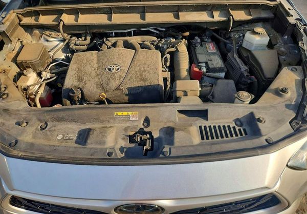 2021 TOYOTA HIGHLANDER XLE — Engine bay
