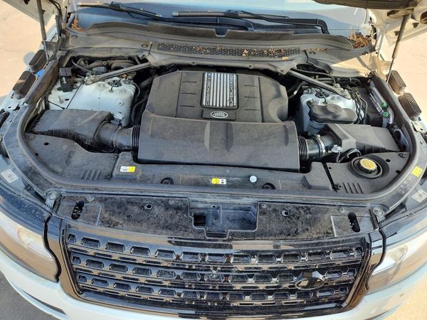 2016 LAND ROVER RANGEROVER Supercharged — Engine bay