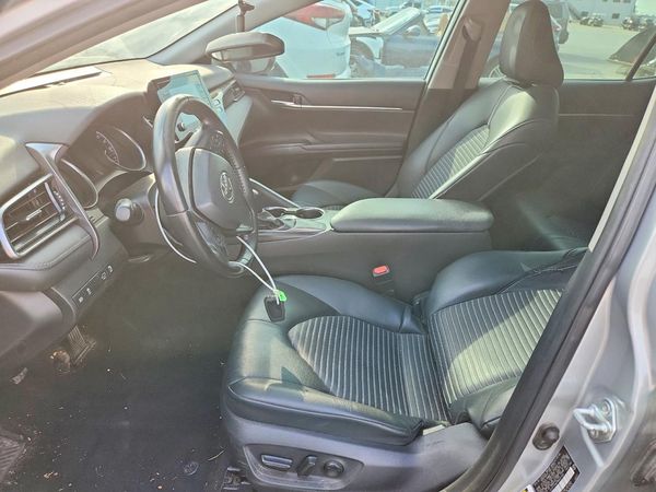 2021 TOYOTA CAMRY SE + Convenient Pkg — DENT