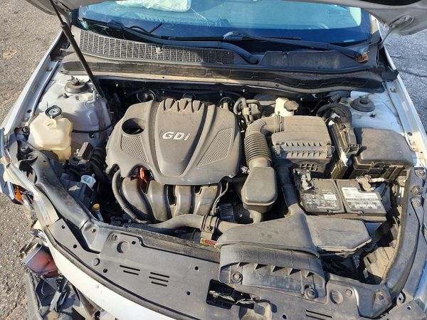 2014 KIA OPTIMA 2.4 LX STD/Conv — Engine bay