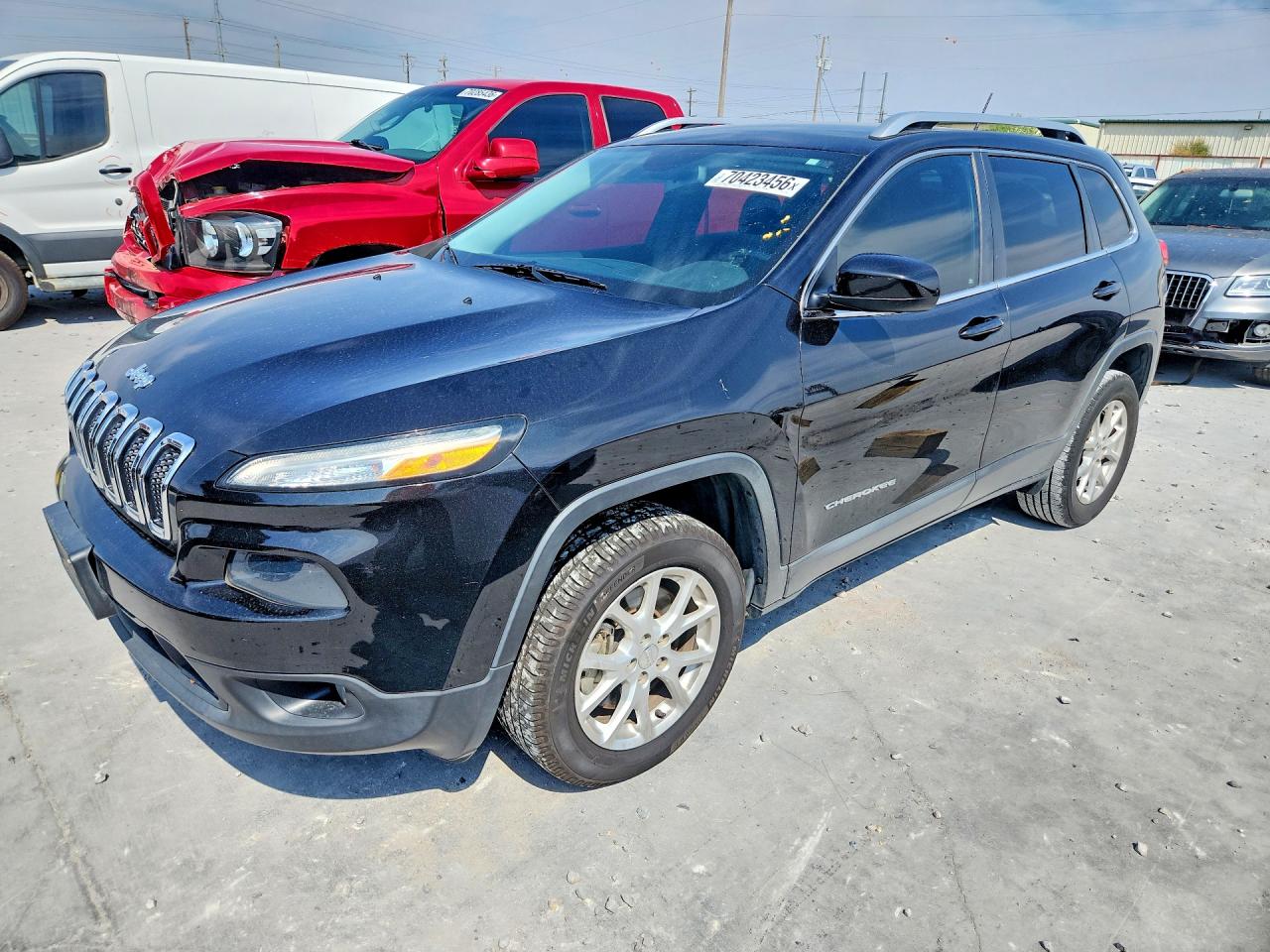 2015 JEEP CHEROKEE Latitude — Front 3/4