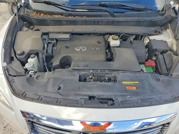 2014 INFINITI QX60 — Engine bay