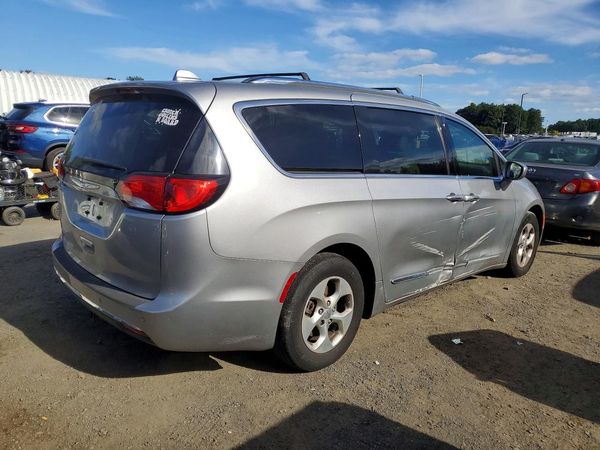 2017 CHRYSLER PACIFICA Touring L Plus — PSRA