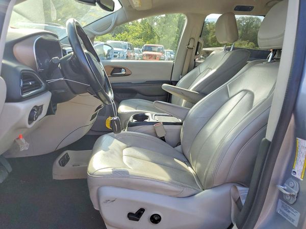 2017 CHRYSLER PACIFICA Touring L Plus — DENT