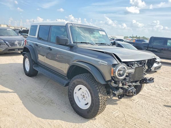 2025 FORD BRONCO Heritage — Passenger 3/4