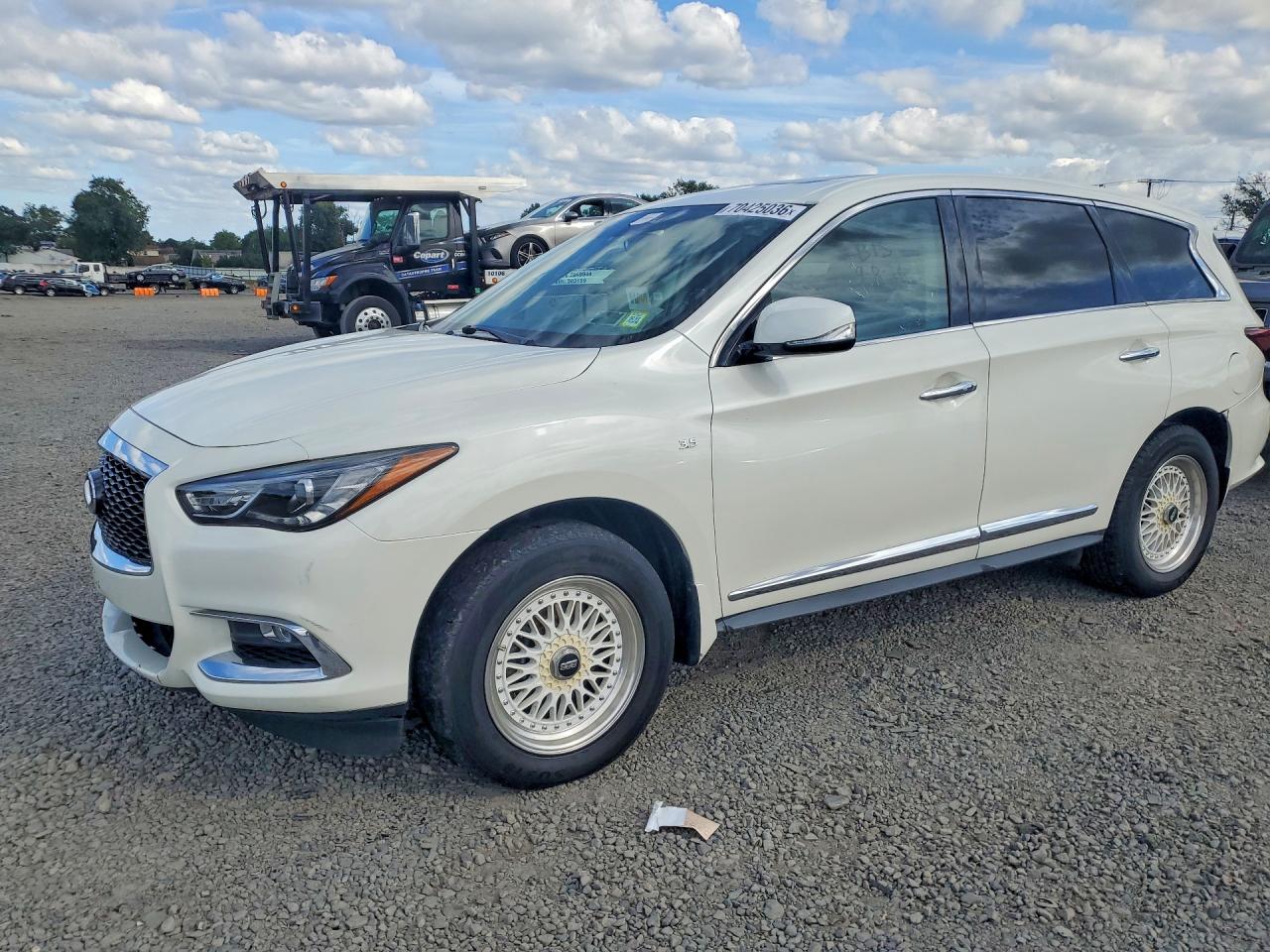 2017 INFINITI QX60 — Front 3/4