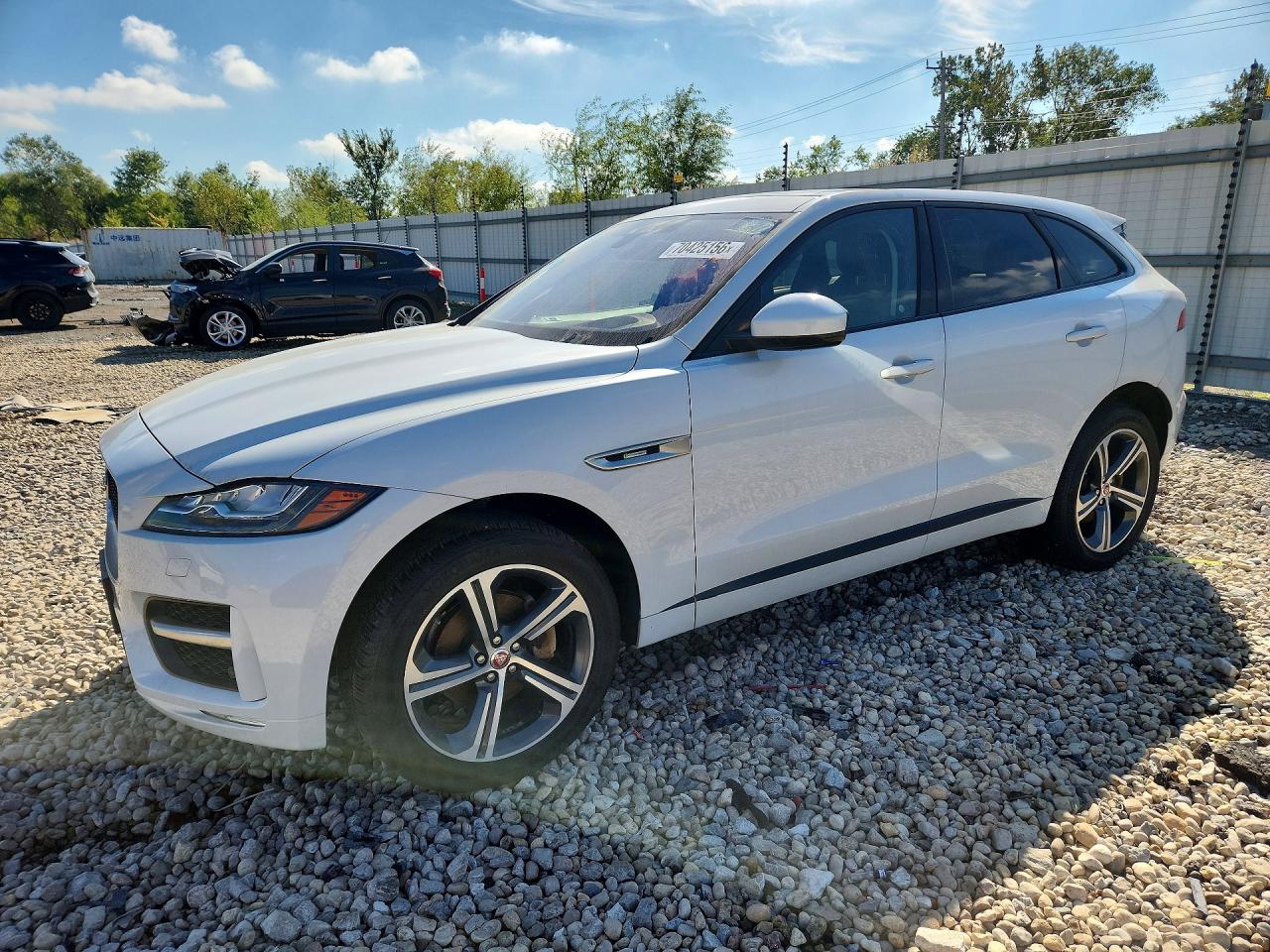 2017 JAGUAR F-PACE R-Sport — Front 3/4