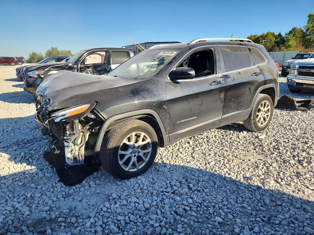 2014 JEEP CHEROKEE Latitude — Front 3/4