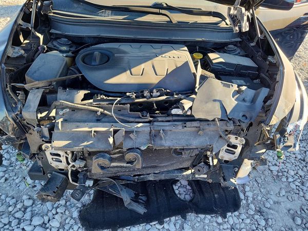 2014 JEEP CHEROKEE Latitude — Engine bay