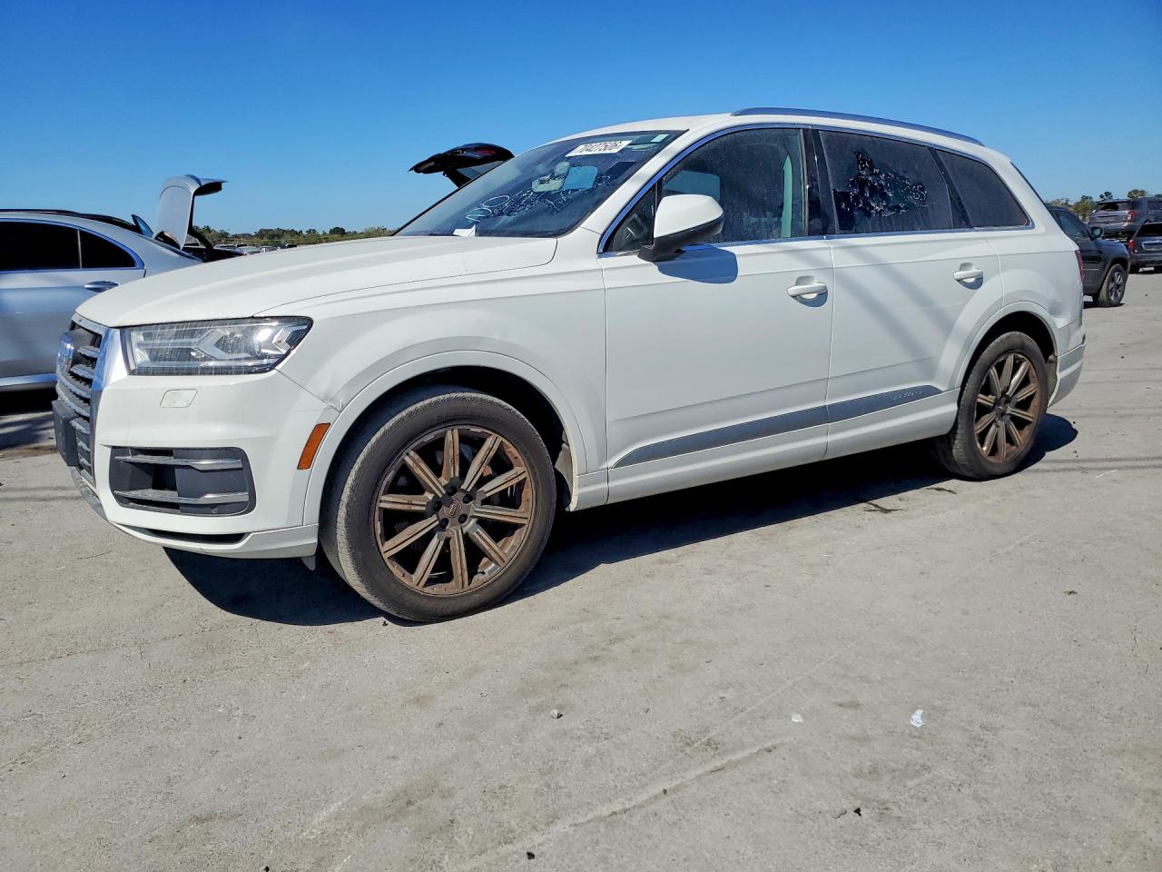 2017 AUDI Q7 quattro Premium Plus — Front 3/4