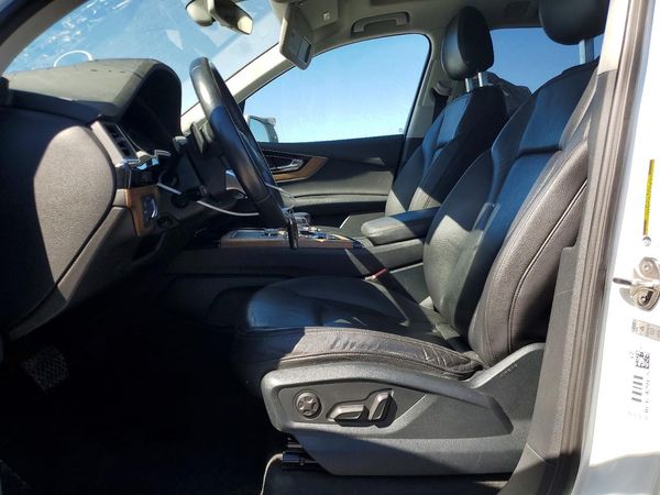 2017 AUDI Q7 quattro Premium Plus — DENT