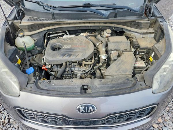 2017 KIA SPORTAGE SX Turbo — Engine bay