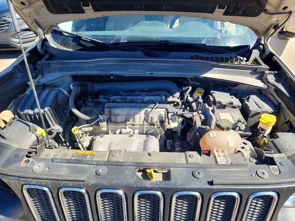 2016 JEEP RENEGADE — Engine bay