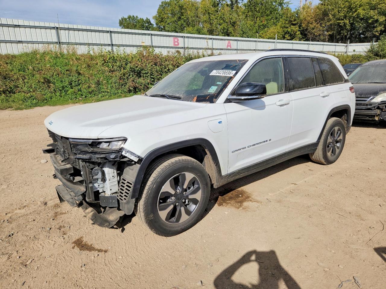 2024 JEEP GRAND CHEROKEE Limited 4XE — Front 3/4