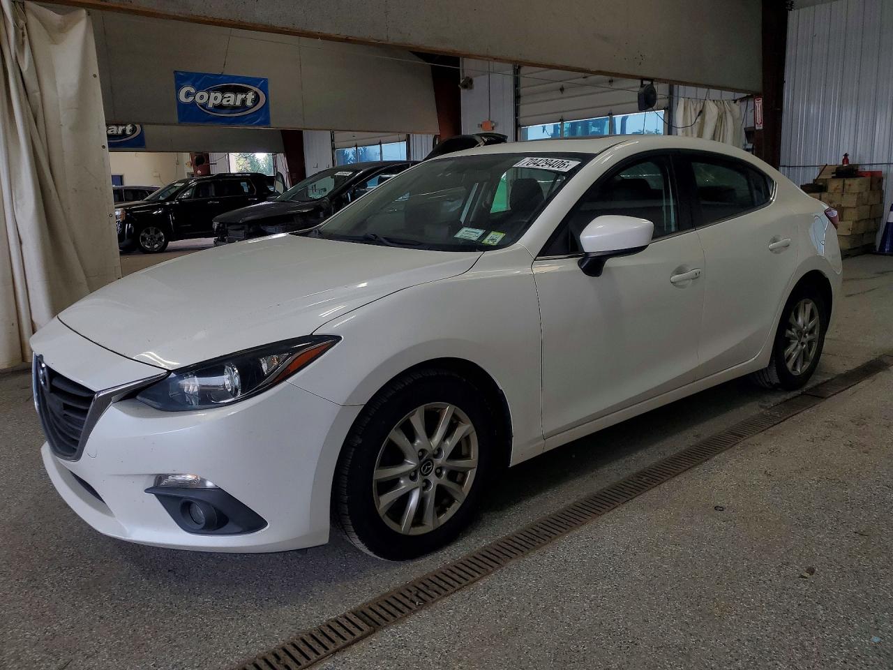 2016 MAZDA 3 Touring/GS — Front 3/4