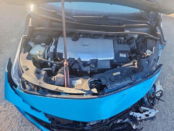 2018 TOYOTA PRIUS Plus/Premium/Advanced — Engine bay