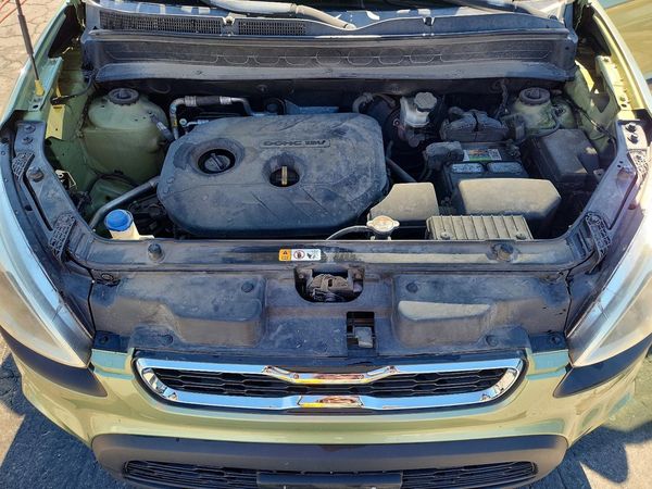 2012 KIA SOUL GL — Engine bay