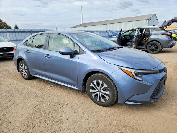2026 TOYOTA COROLLA — Passenger 3/4