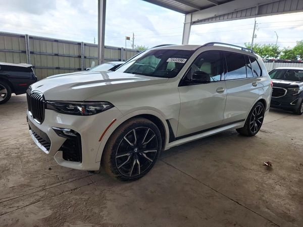 2022 BMW X7 xDrive40i — Front 3/4