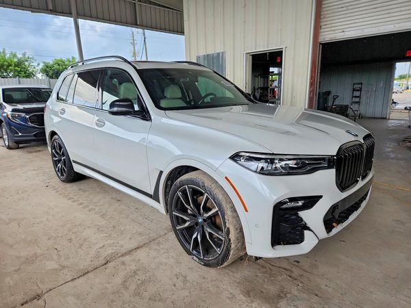 2022 BMW X7 xDrive40i — Passenger 3/4