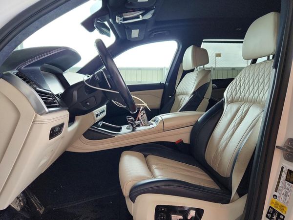 2022 BMW X7 xDrive40i — DENT