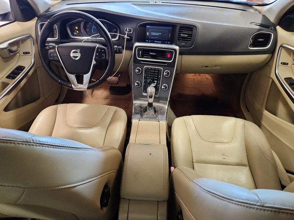 2015 VOLVO S60 Premier (non R design) — CKPT