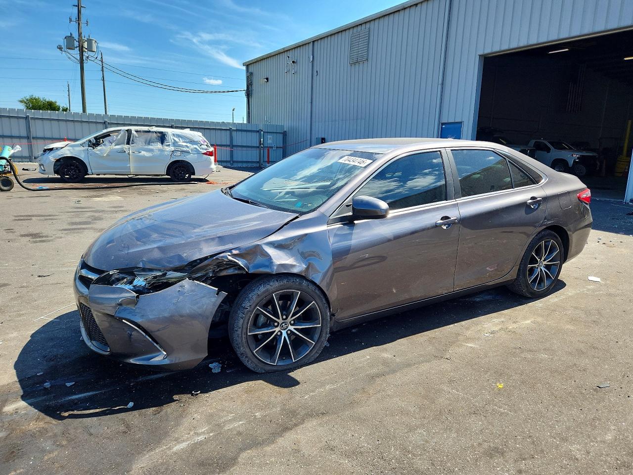 2016 TOYOTA CAMRY — Front 3/4