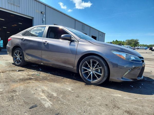 2016 TOYOTA CAMRY — Passenger 3/4